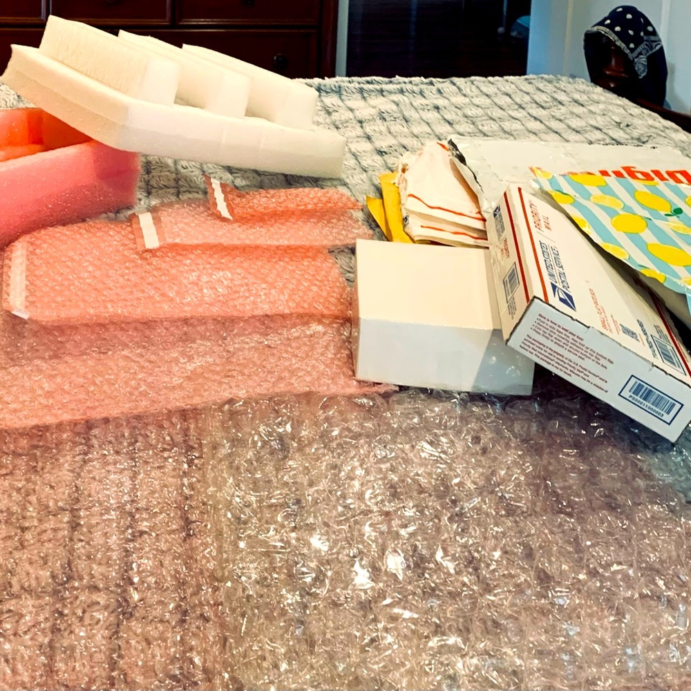Simply thirfty has all the new and second hand packaging you need : bubble bags
